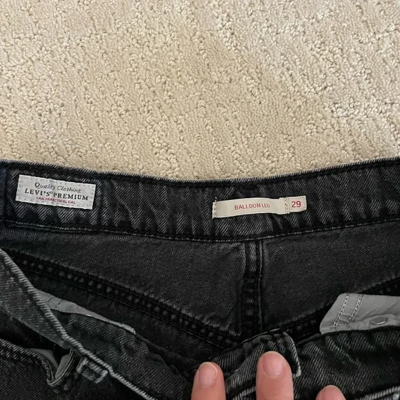 Levi's Women's Black Ankle Jeans - Picture 2 of 2